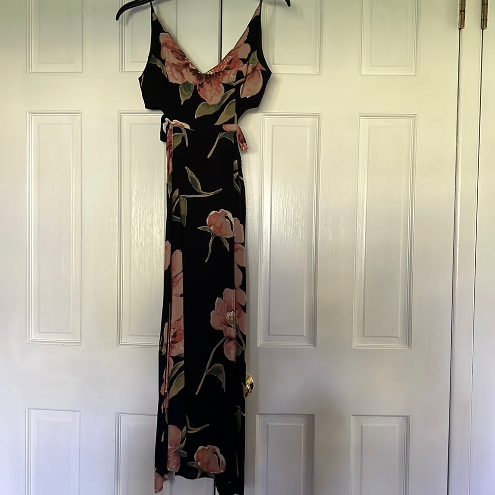 TOPSHOP floral midi dress with cutouts!